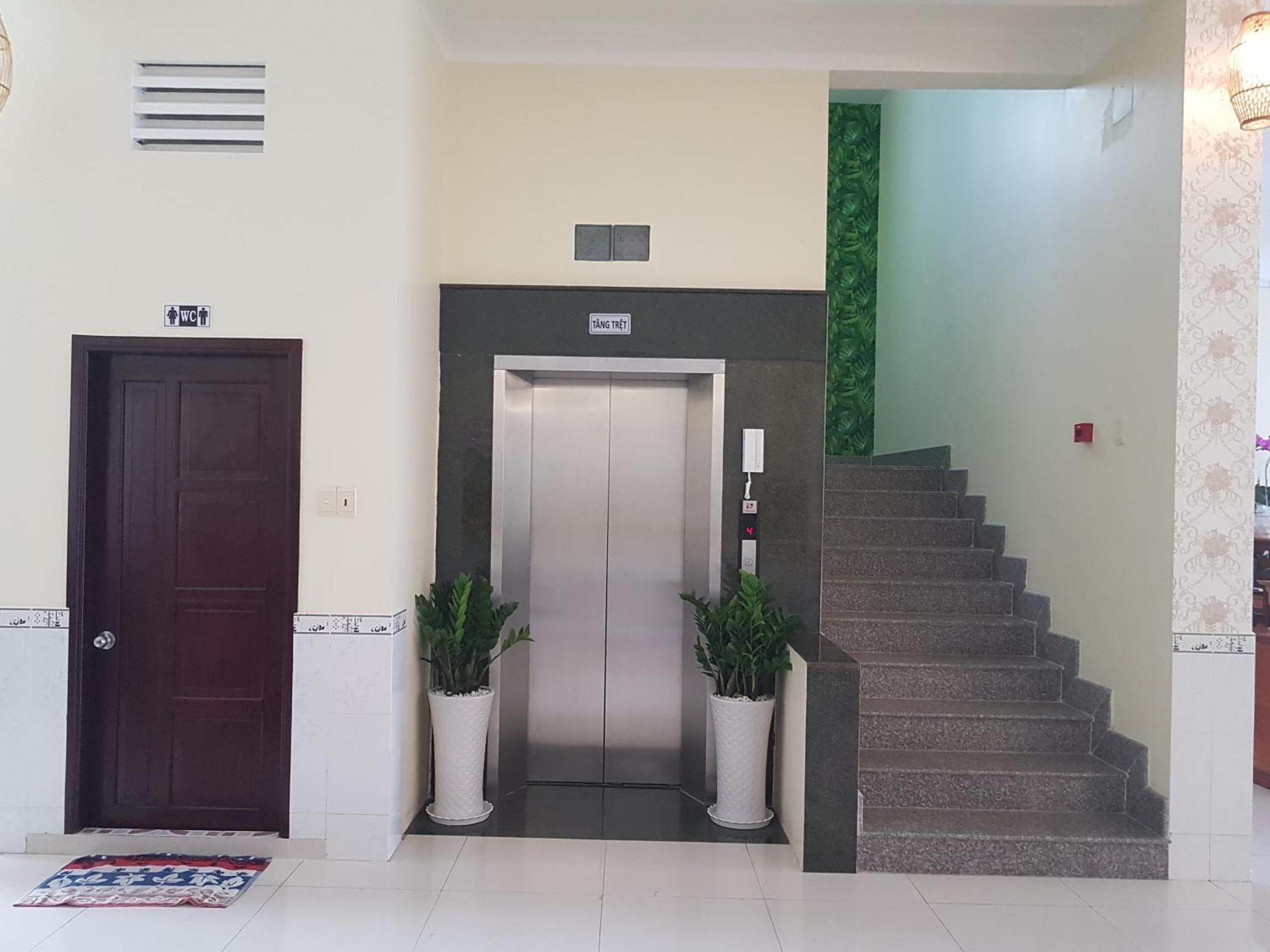 Hostel Dang Loi ホステルダンロイ Chau Doc Esterno foto