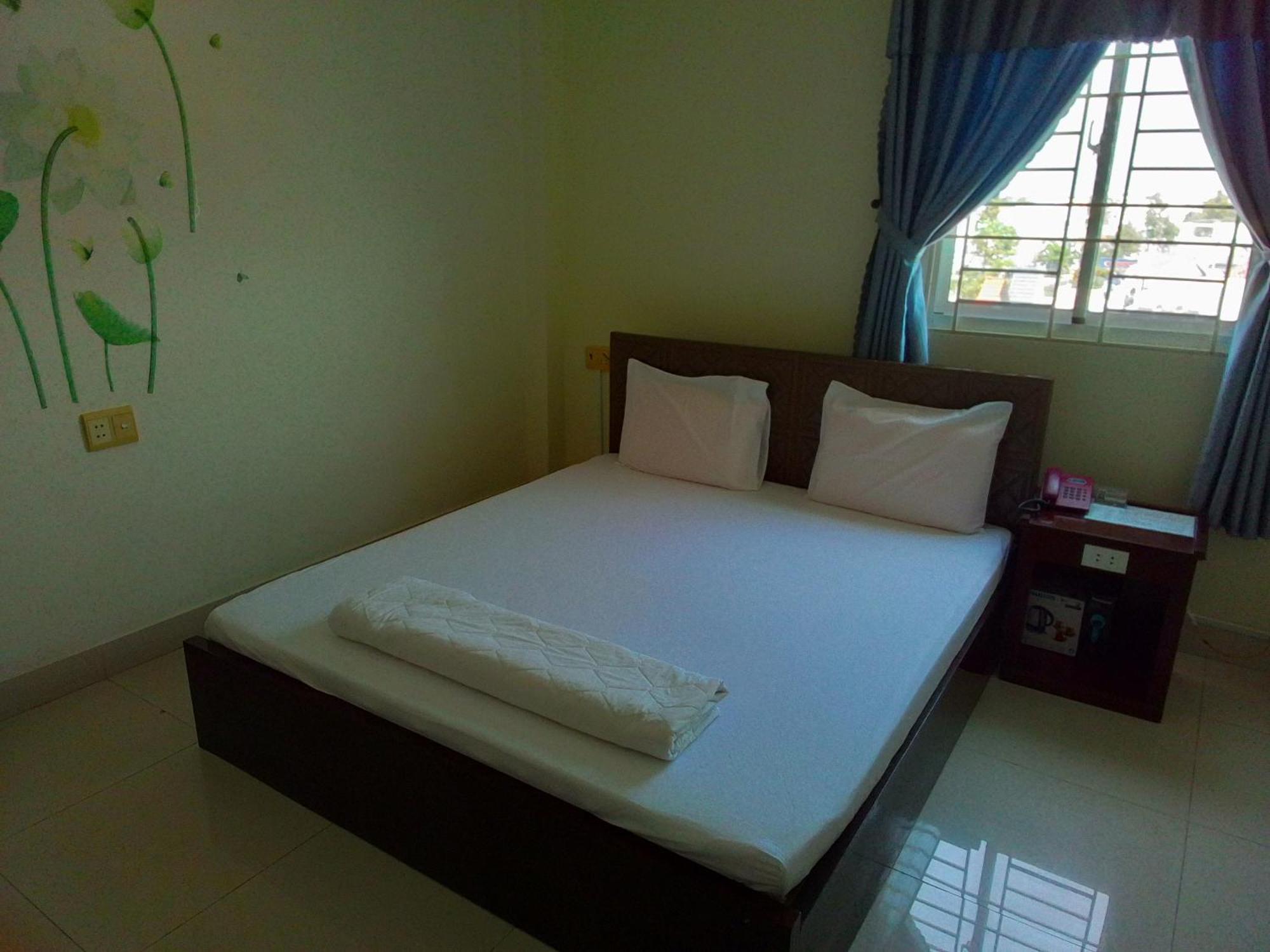 Hostel Dang Loi ホステルダンロイ Chau Doc Esterno foto
