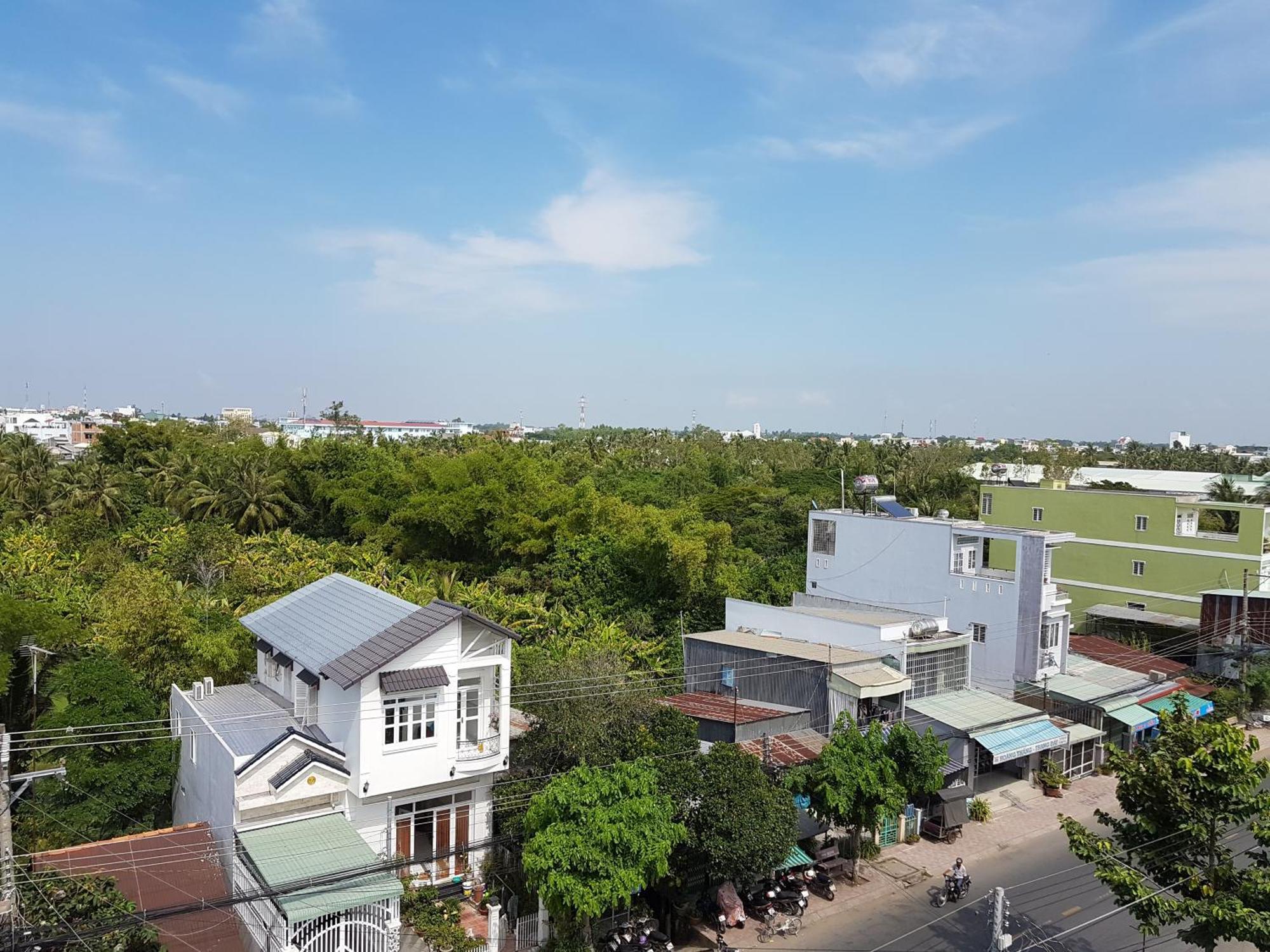 Hostel Dang Loi ホステルダンロイ Chau Doc Esterno foto