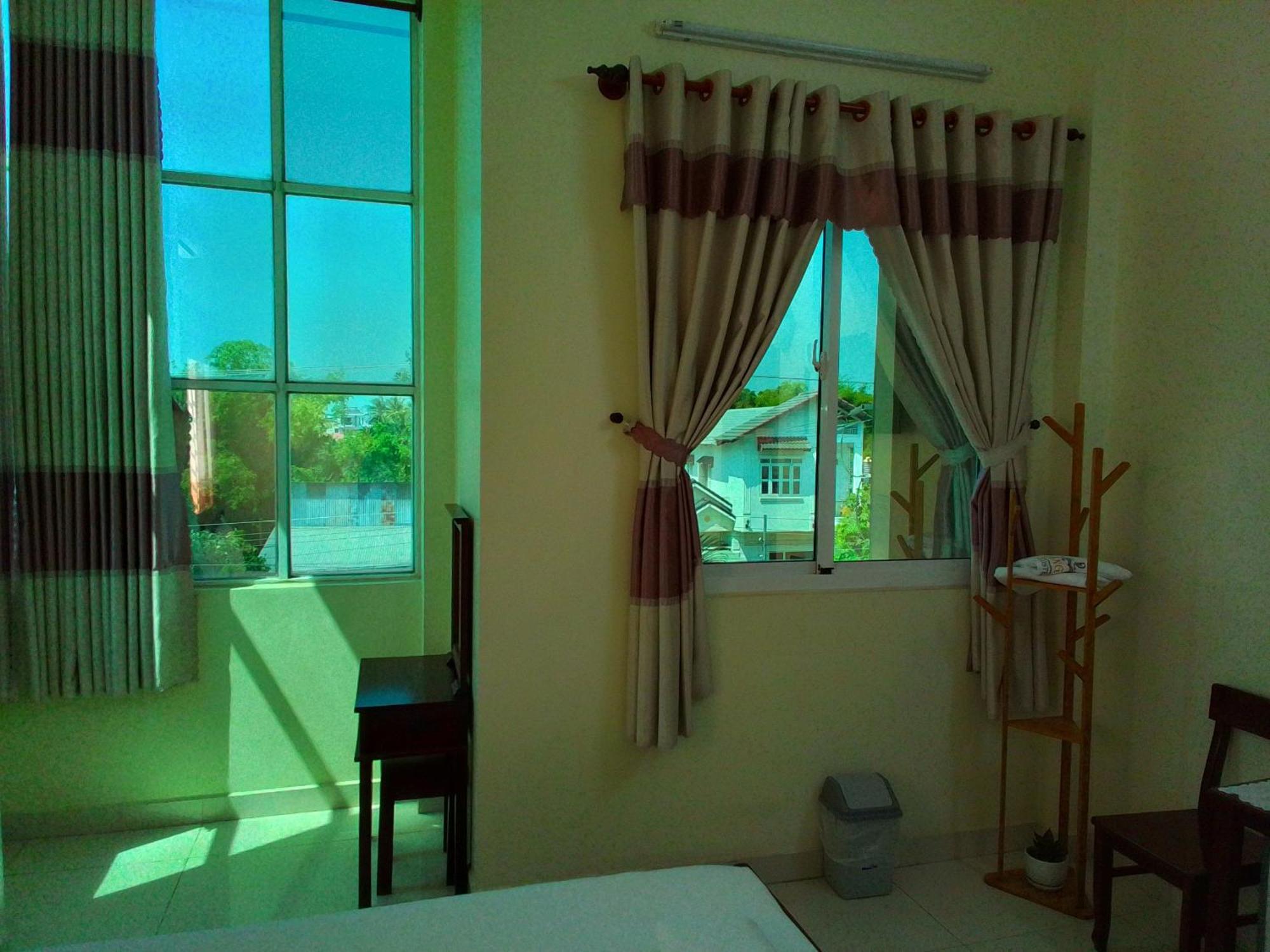 Hostel Dang Loi ホステルダンロイ Chau Doc Esterno foto