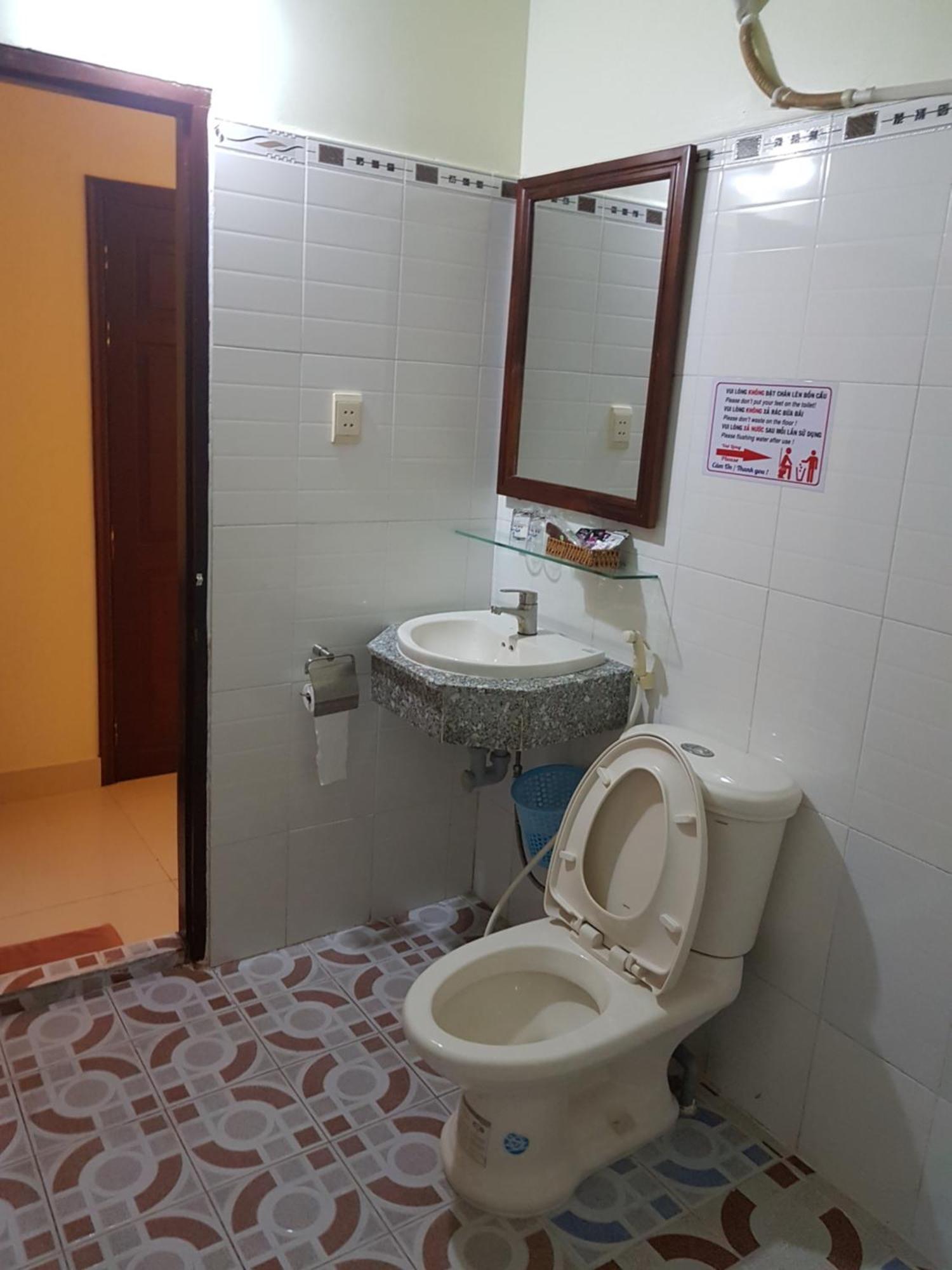 Hostel Dang Loi ホステルダンロイ Chau Doc Esterno foto