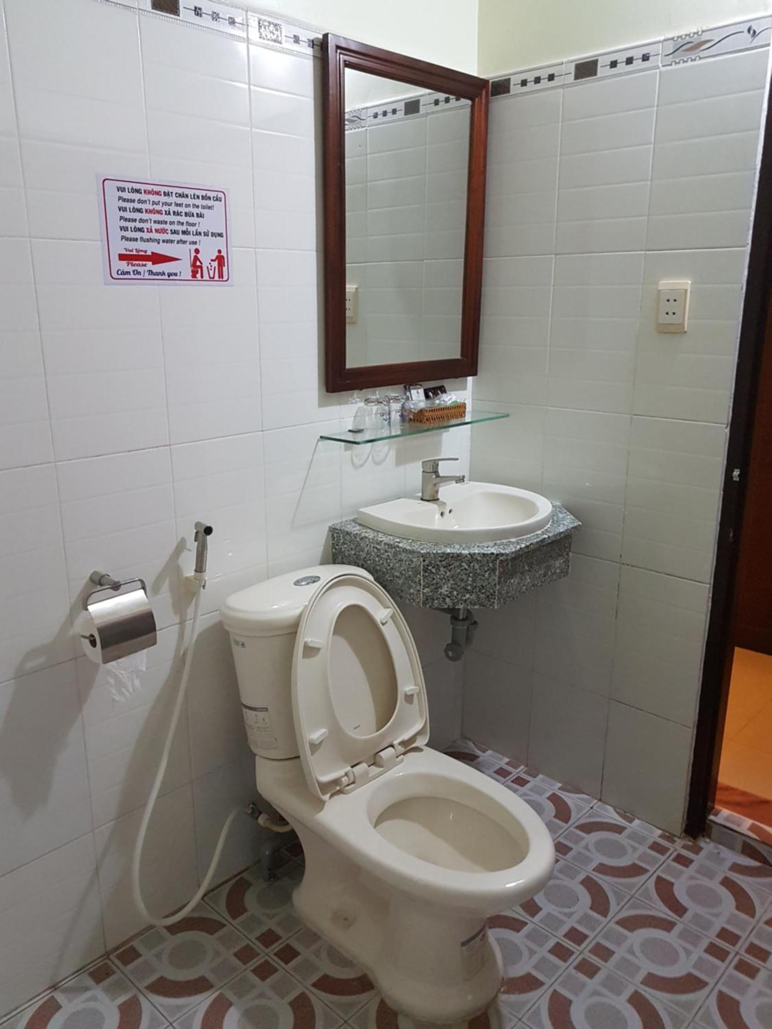 Hostel Dang Loi ホステルダンロイ Chau Doc Esterno foto