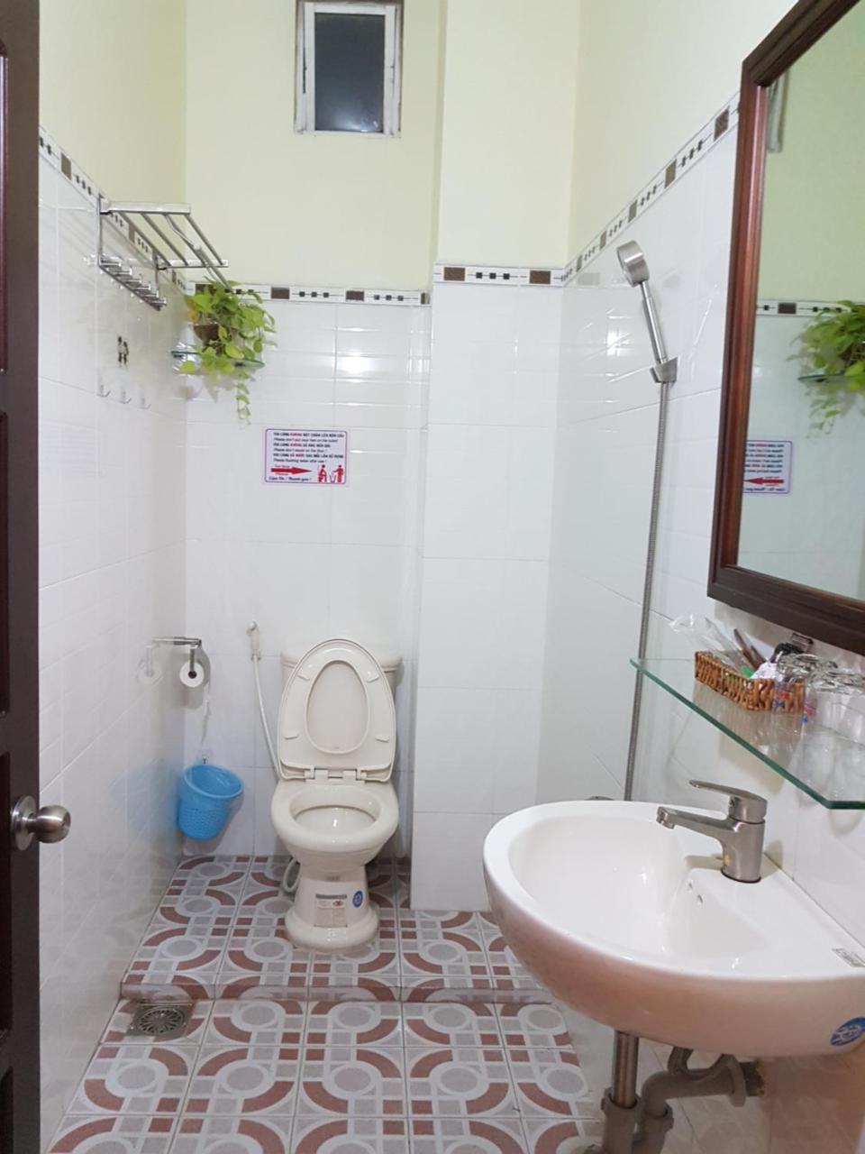 Hostel Dang Loi ホステルダンロイ Chau Doc Esterno foto