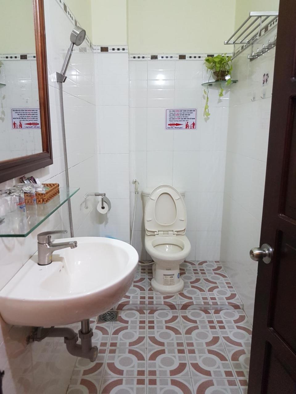 Hostel Dang Loi ホステルダンロイ Chau Doc Esterno foto