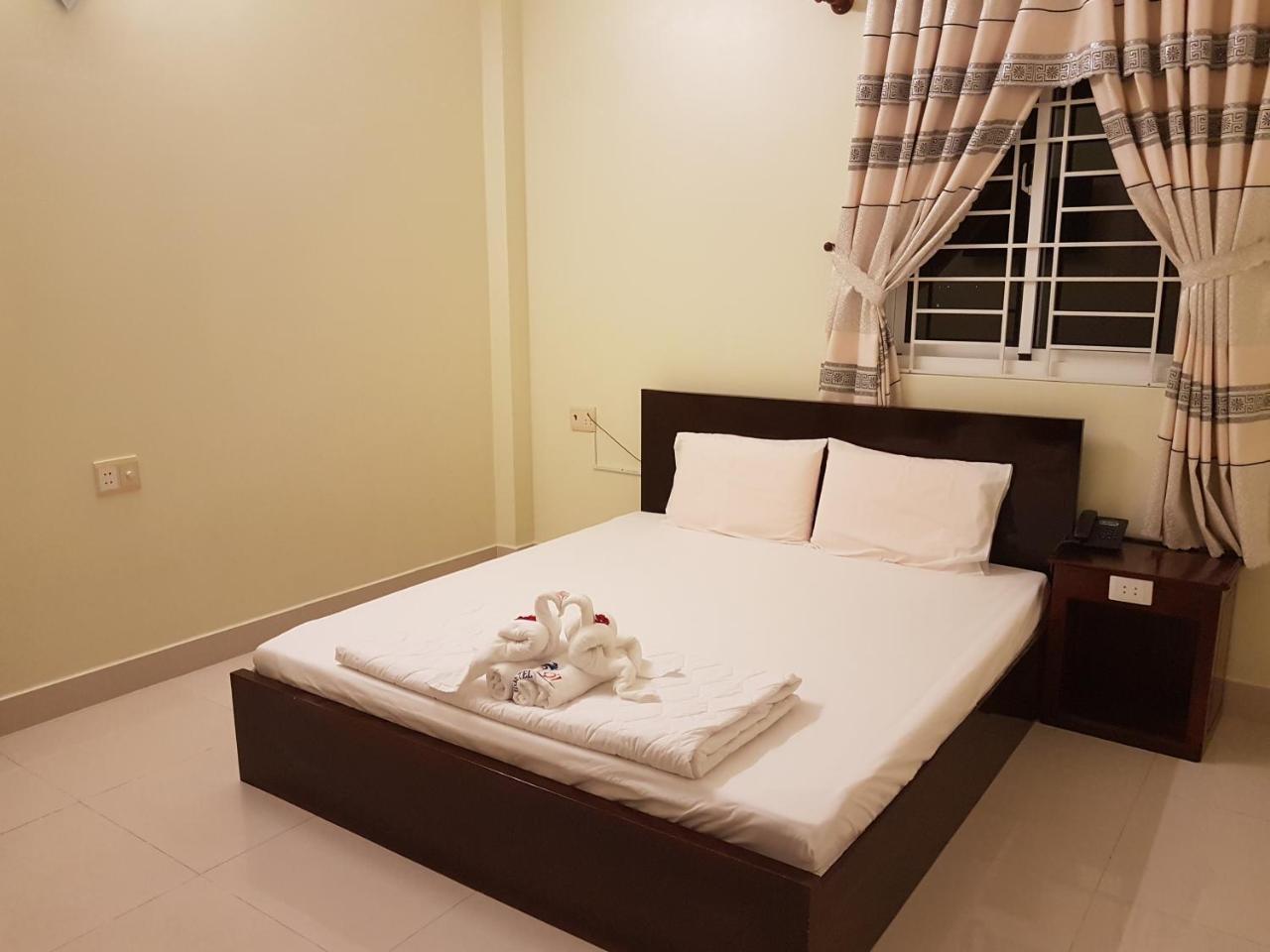 Hostel Dang Loi ホステルダンロイ Chau Doc Esterno foto