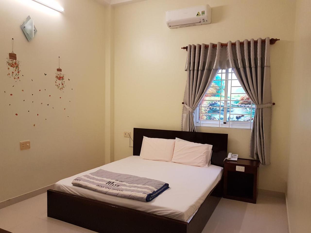 Hostel Dang Loi ホステルダンロイ Chau Doc Esterno foto