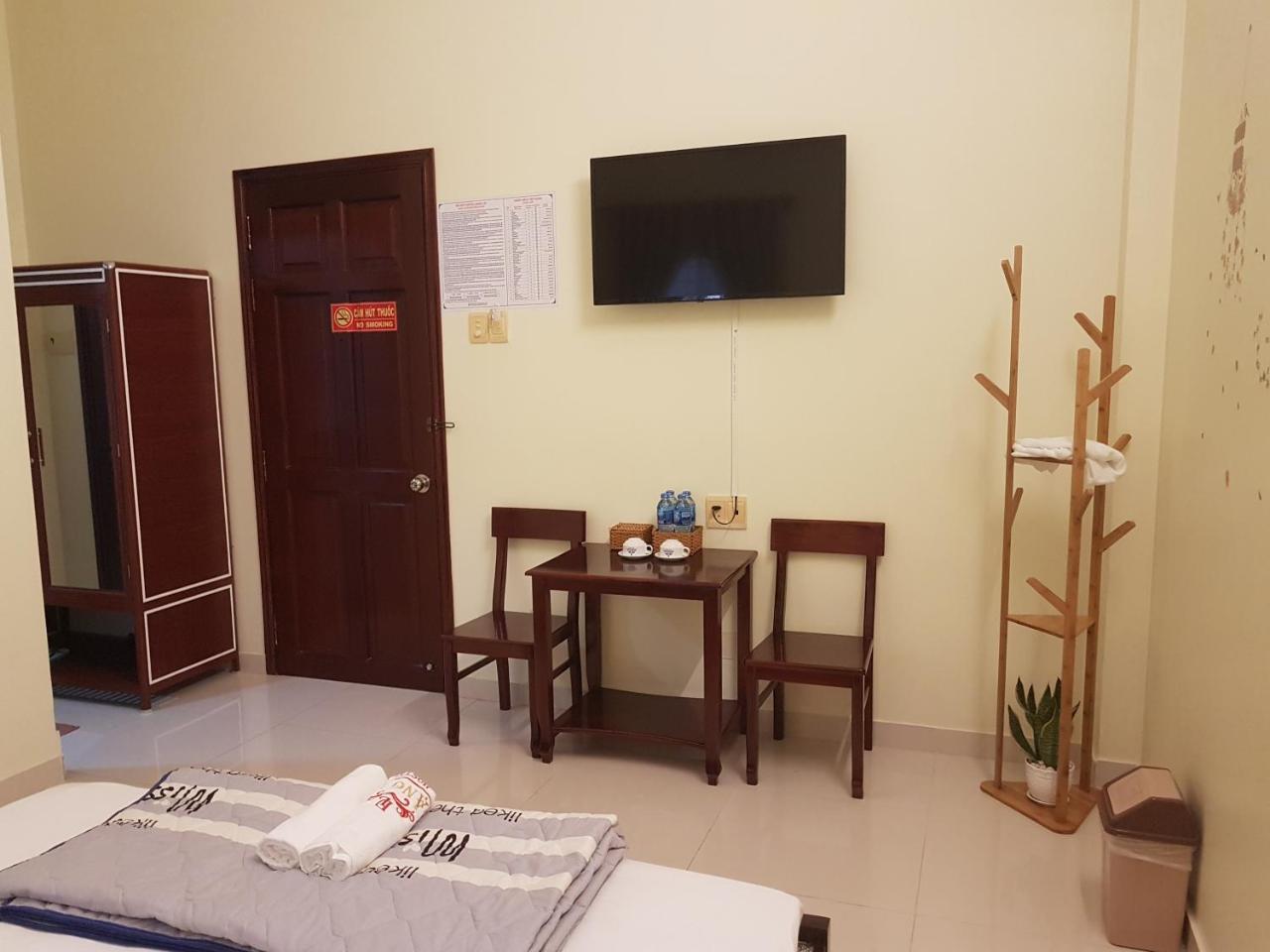 Hostel Dang Loi ホステルダンロイ Chau Doc Esterno foto