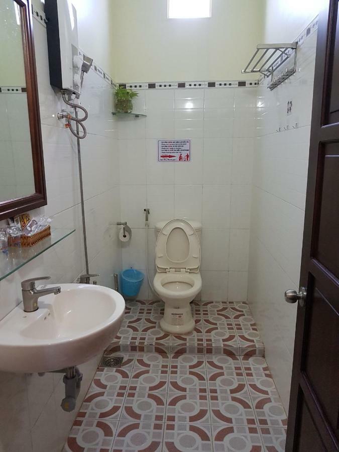 Hostel Dang Loi ホステルダンロイ Chau Doc Esterno foto